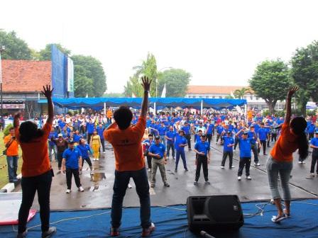 Project - Olahraga Tawa PT. PAL Indonesia (Persero) - 1000 peserta tertawa bersama