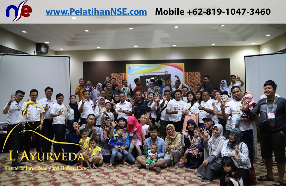 Terapi Tawa Kalbe Nutrive Benecol 30 Okt 2016 - Beberapa peserta terharu saat menyayangi jantung